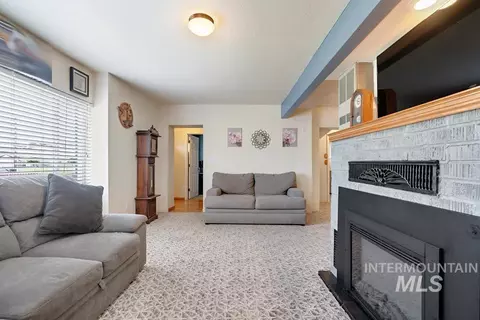 Living - 1015 E Park, Weiser, ID 83672 photo 2 of 2