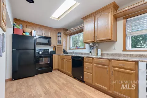 Kitchen - 1015 E Park, Weiser, ID 83672 photo 1 of 2