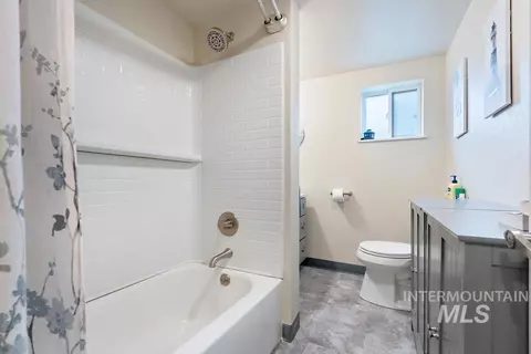 Bath - 1015 E Park, Weiser, ID 83672 photo 1 of 4
