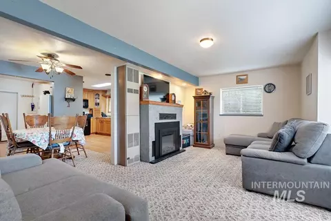 Living - 1015 E Park, Weiser, ID 83672 photo 1 of 2