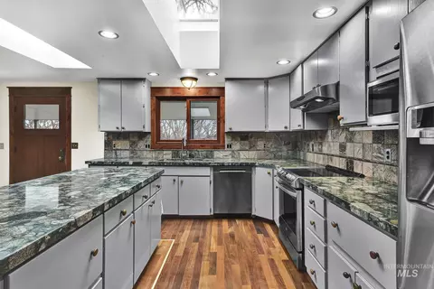 Kitchen - 457 E Beacon Light Rd, Eagle, ID 83616 photo 3 of 4
