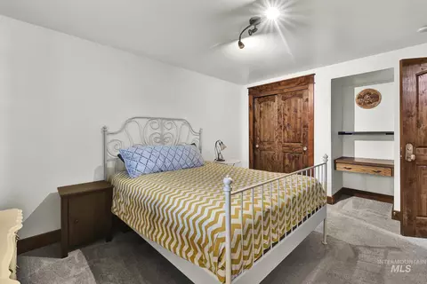 Bedroom - 457 E Beacon Light Rd, Eagle, ID 83616 photo 4 of 4