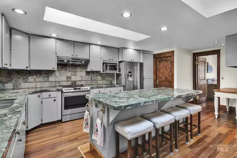 Kitchen - 457 E Beacon Light Rd, Eagle, ID 83616 photo 2 of 4