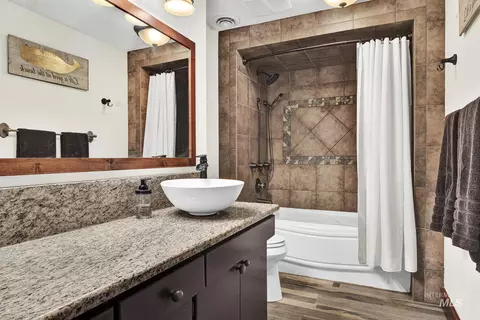 Bath - 457 E Beacon Light Rd, Eagle, ID 83616 photo 4 of 4