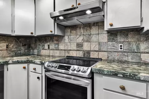 Kitchen - 457 E Beacon Light Rd, Eagle, ID 83616 photo 4 of 4