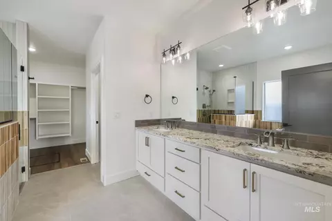 Bath - 527 Falling Leaf Ln, Twin Falls, ID 83301 photo 2 of 4