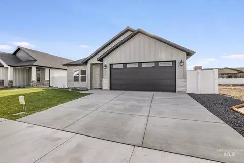 Exterior - 527 Falling Leaf Ln, Twin Falls, ID 83301 photo 3 of 6