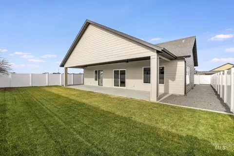 Exterior - 527 Falling Leaf Ln, Twin Falls, ID 83301 photo 4 of 6