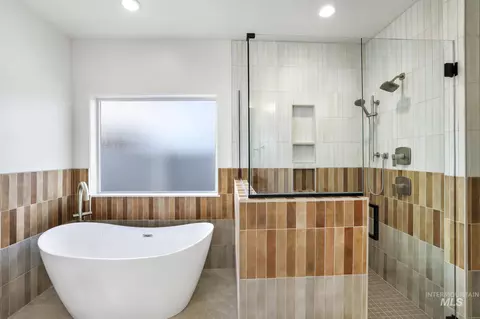 Bath - 527 Falling Leaf Ln, Twin Falls, ID 83301 photo 3 of 4