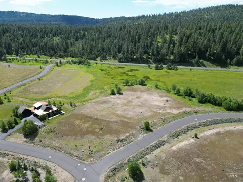 15 Meadowbright Dr, Mccall, ID 83638