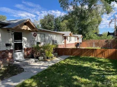 918 NW 4th St, Meridian, ID 83646