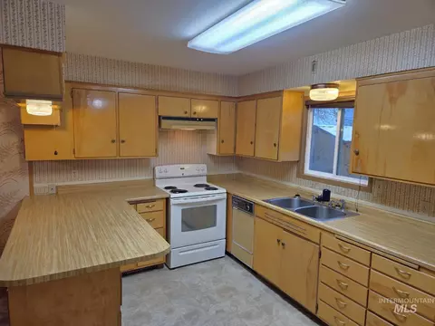615 N Washington, Moscow, ID 83843