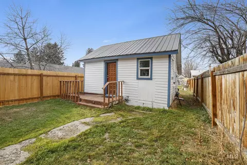 729 California St, Gooding, ID 83330