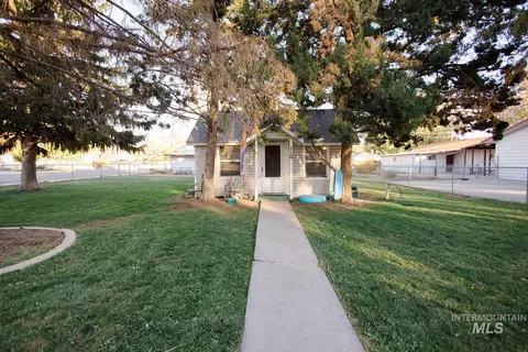 110 S 11th E, Mountain Home, ID 83647