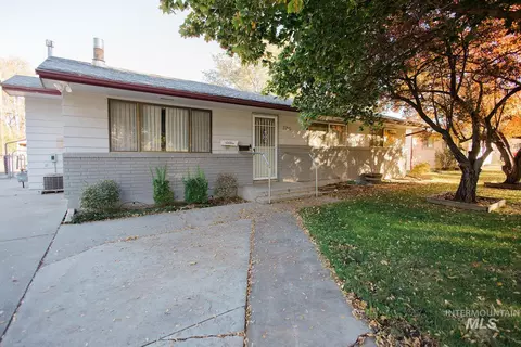 120 S 11th E, Mountain Home, ID 83647