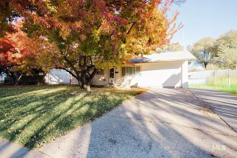 160 S 11th E, Mountain Home, ID 83647