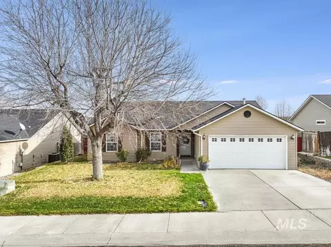 1567 Dana St, Twin Falls, ID 83301