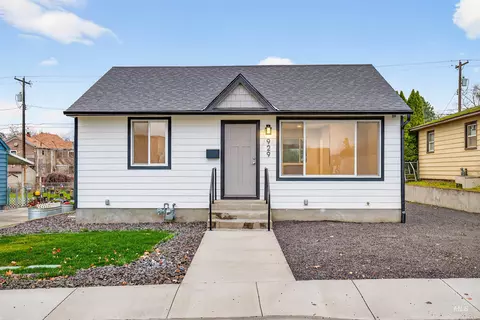 929 10th St, Clarkston, WA 99403