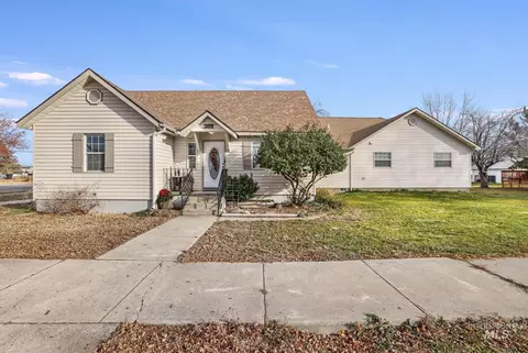 302 Nevada St, Gooding, ID 83330
