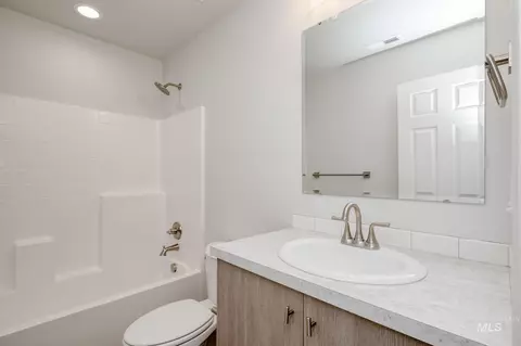 Bath - 1647 Dyer St, Middleton, ID 83644 photo 1 of 2