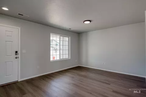 Living - 1647 Dyer St, Middleton, ID 83644 photo 1 of 4