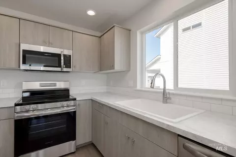 Kitchen - 1647 Dyer St, Middleton, ID 83644 photo 2 of 2