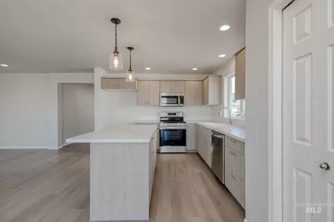 Kitchen - 1647 Dyer St, Middleton, ID 83644 photo 1 of 2