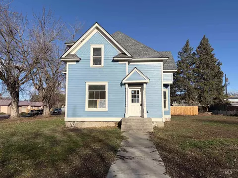 308 E Park St, Weiser, ID 83672