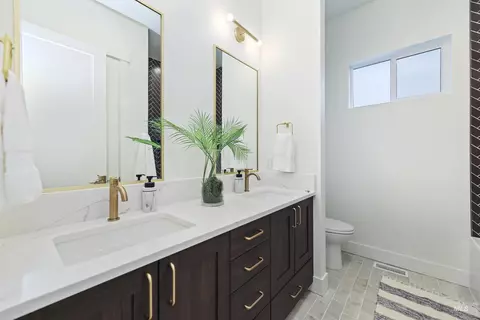 Bath - 5394 W Haughburn Dr, Eagle, ID 83616 photo 1 of 6