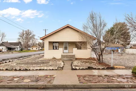 8 E Arthur Ave, Glenns Ferry, ID 83623