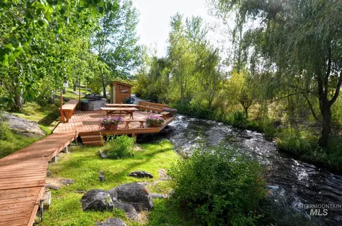 Exterior - 249 Priest Rd, Picabo, ID 83313 photo 7 of 13
