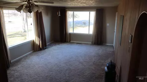 Living - 103 S 650 E, Burley, ID 83318 photo 4 of 5