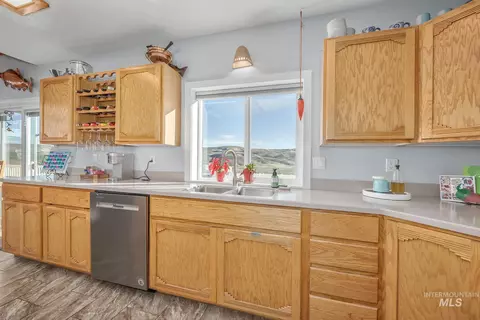 Kitchen - 985 Hwy 95, Weiser, ID 83672 photo 2 of 2