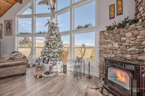 Living - 985 Hwy 95, Weiser, ID 83672 photo 1 of 3