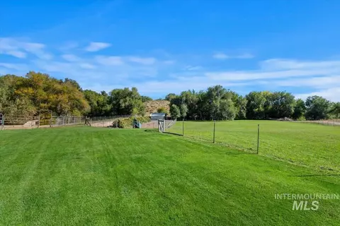15750 Parkview Dr, Wilder, ID 83676