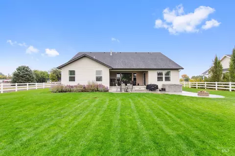 Exterior - 919 9th Ave E, Gooding, ID 83330 photo 4 of 17
