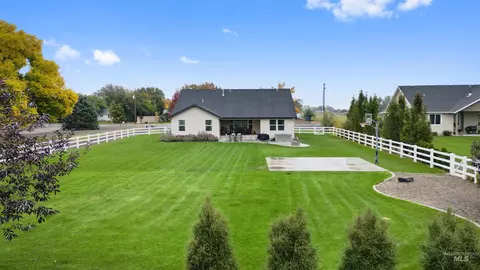 Exterior - 919 9th Ave E, Gooding, ID 83330 photo 9 of 17