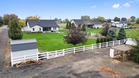 Exterior - 919 9th Ave E, Gooding, ID 83330 photo 10 of 17