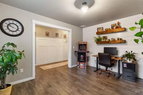 Entry Way - 919 9th Ave E, Gooding, ID 83330 photo 4 of 4