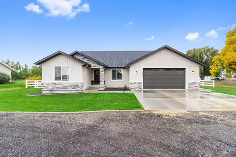 Exterior - 919 9th Ave E, Gooding, ID 83330 photo 13 of 17