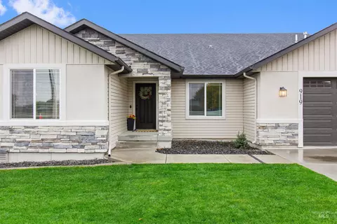 Exterior - 919 9th Ave E, Gooding, ID 83330 photo 1 of 17