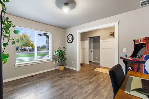 Entry Way - 919 9th Ave E, Gooding, ID 83330 photo 3 of 4