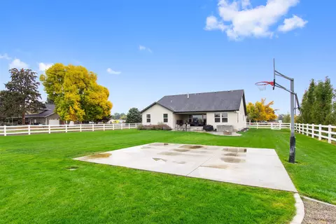 Exterior - 919 9th Ave E, Gooding, ID 83330 photo 6 of 17