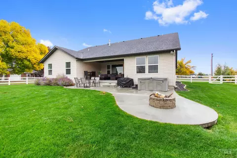 Exterior - 919 9th Ave E, Gooding, ID 83330 photo 3 of 17