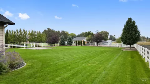 Exterior - 919 9th Ave E, Gooding, ID 83330 photo 7 of 17