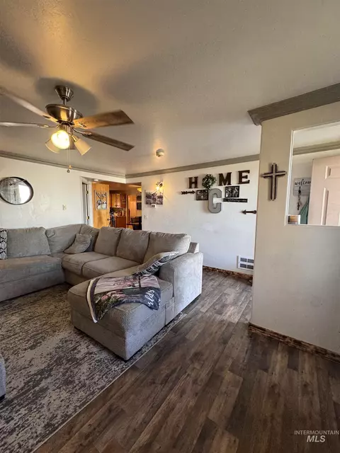 Living - 603 Main St, Filer, ID 83328 photo 4 of 4