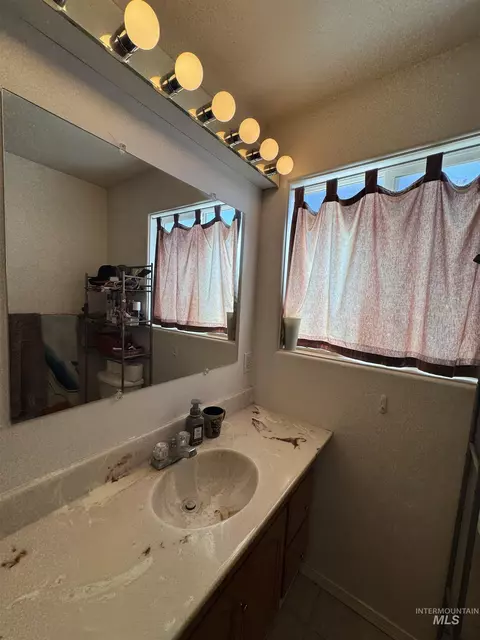 Bath - 603 Main St, Filer, ID 83328 photo 2 of 4