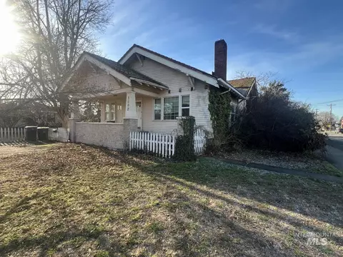 1002 9th St, Clarkston, WA 99403