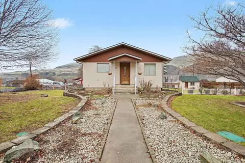 1103 3rd St, Asotin, WA 99402