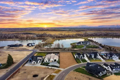 6271 Salmon Falls Ln, Star, ID 83669